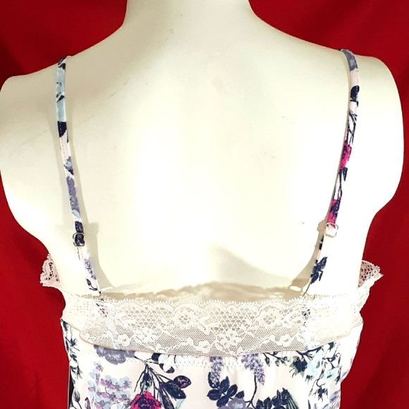 VINCE CAMUTO. - Picture 6 of 7